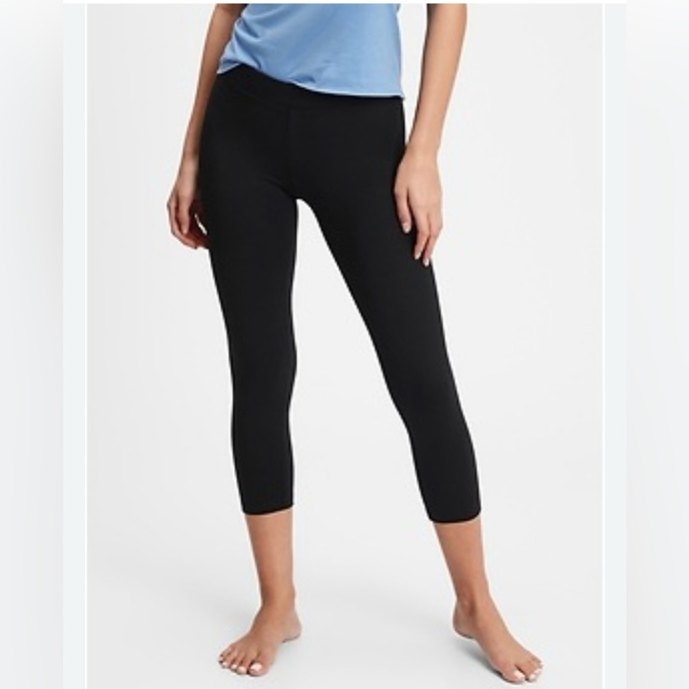 Fabletics women’s size medium black, capris leggings